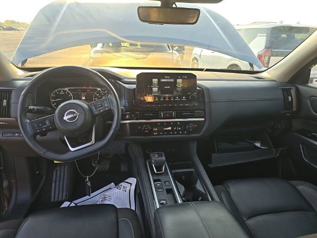 Certified 2025 Nissan Pathfinder SL FWD image 4