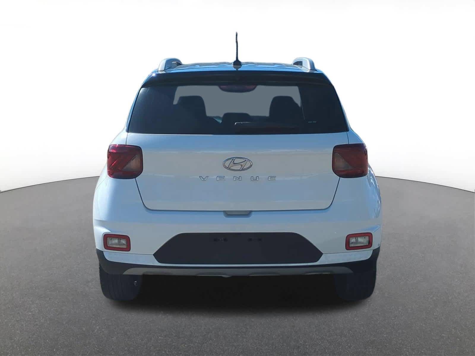 Used 2023 Hyundai Venue Limited FWD image 5