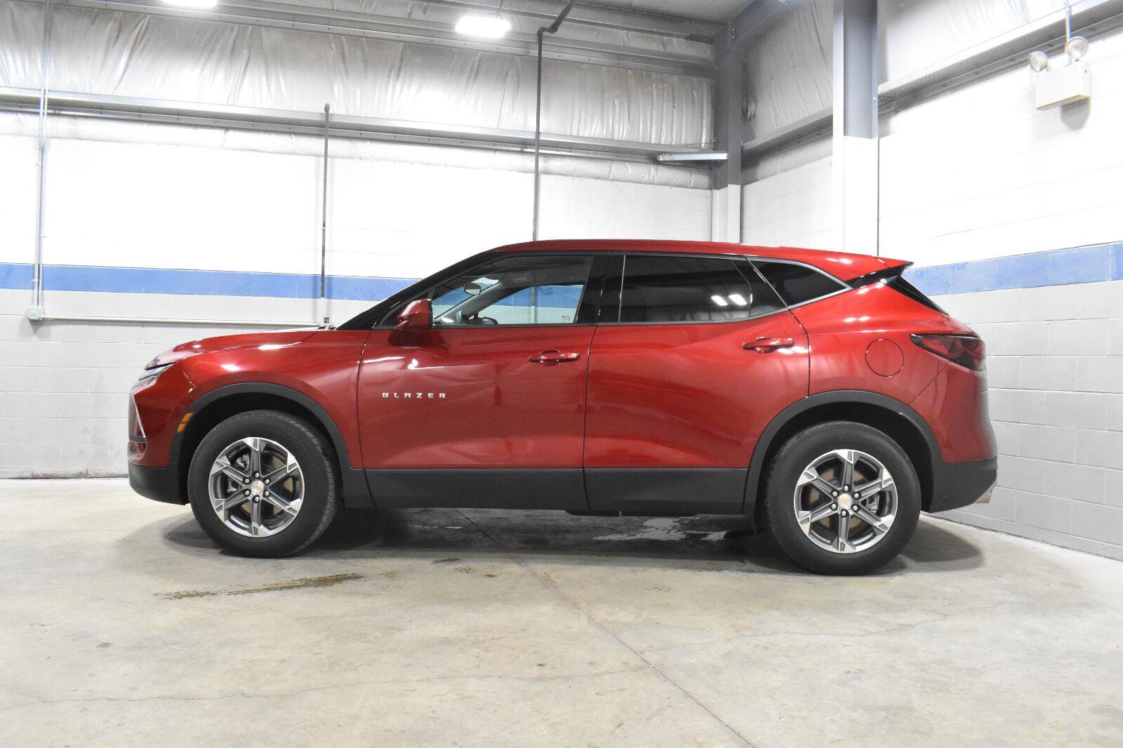 Used 2025 Chevrolet Blazer LT AWD/4WD image 24