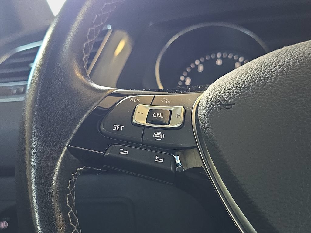 Used 2020 Volkswagen Tiguan SE R-Line AWD/4WD image 18