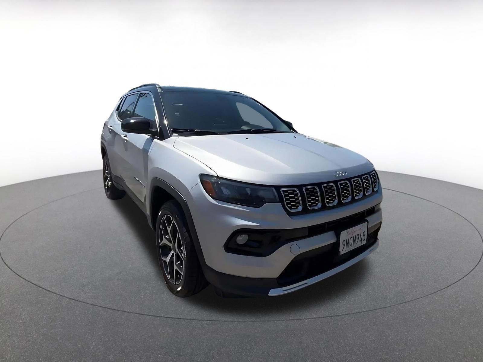 Used 2025 Jeep Compass Limited AWD/4WD image 3