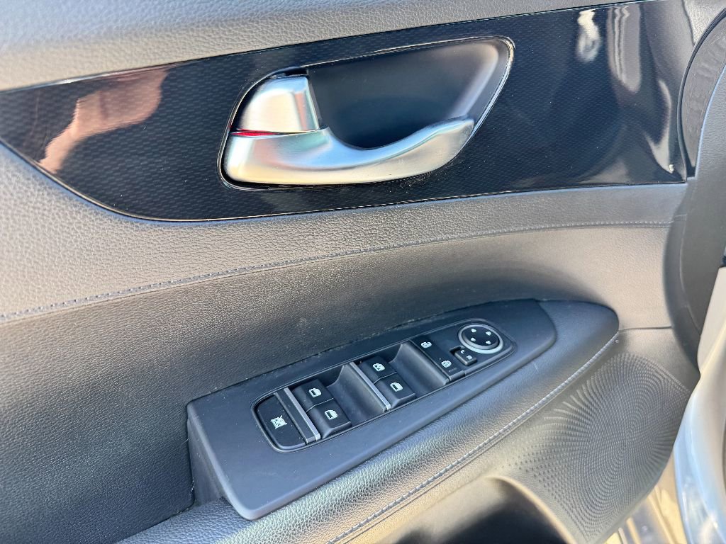 Used 2023 Kia Forte GT-Line image 13
