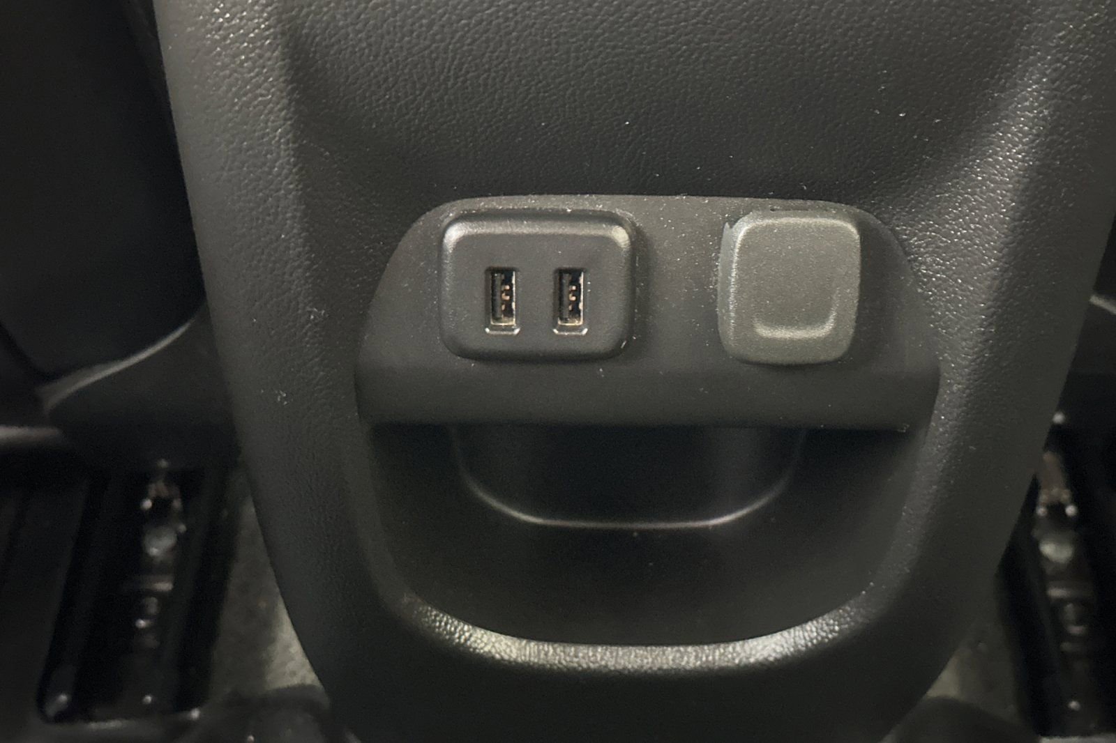 Used 2018 Chevrolet Colorado Z71 w/ Z71 Midnight Edition image 15