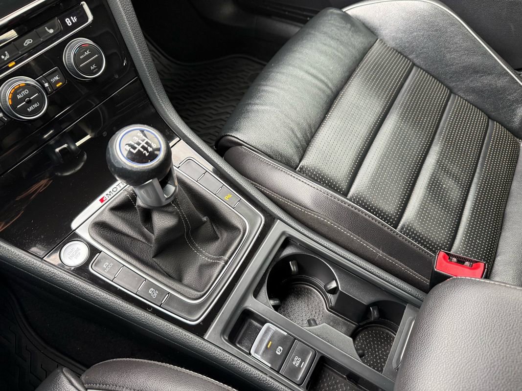 Used 2019 Volkswagen Golf R 4-Door image 36