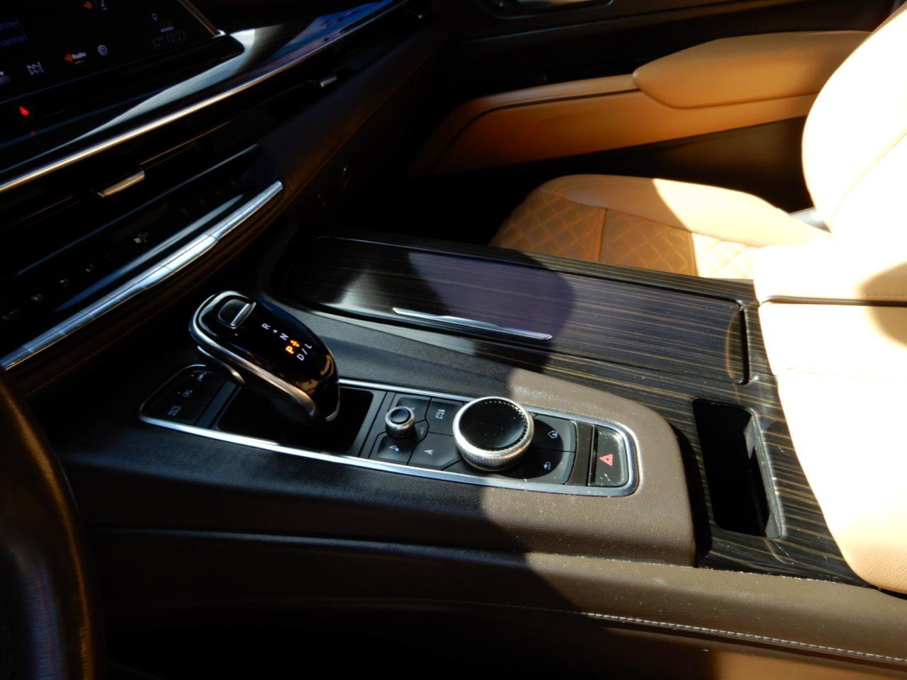 Used 2022 Cadillac Escalade Premium Luxury image 15