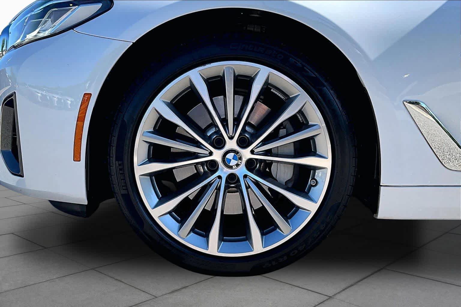 Used 2023 BMW 530i w/ Premium Package RWD image 10