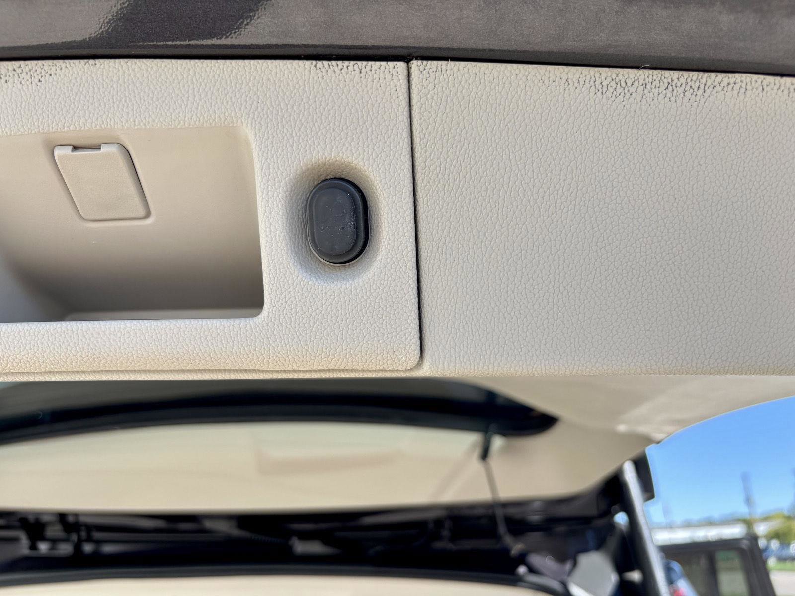 Used 2015 Cadillac Escalade ESV Premium image 16