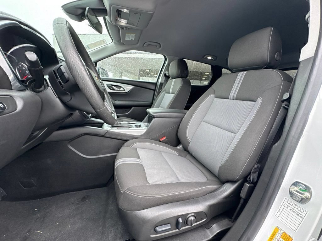 Used 2025 Chevrolet Blazer LT FWD image 8