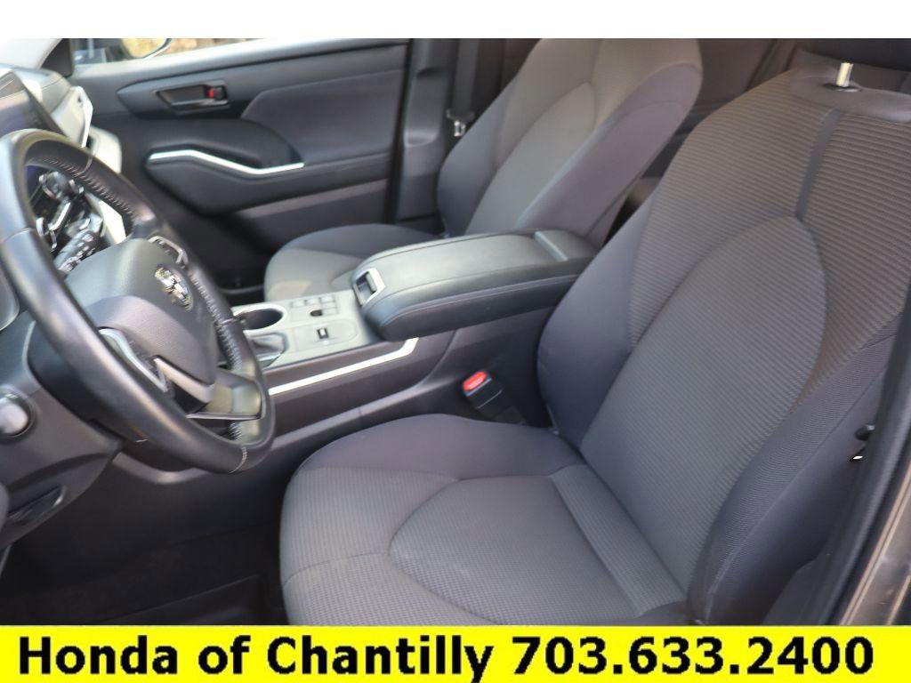 Used 2023 Toyota Highlander LE image 24