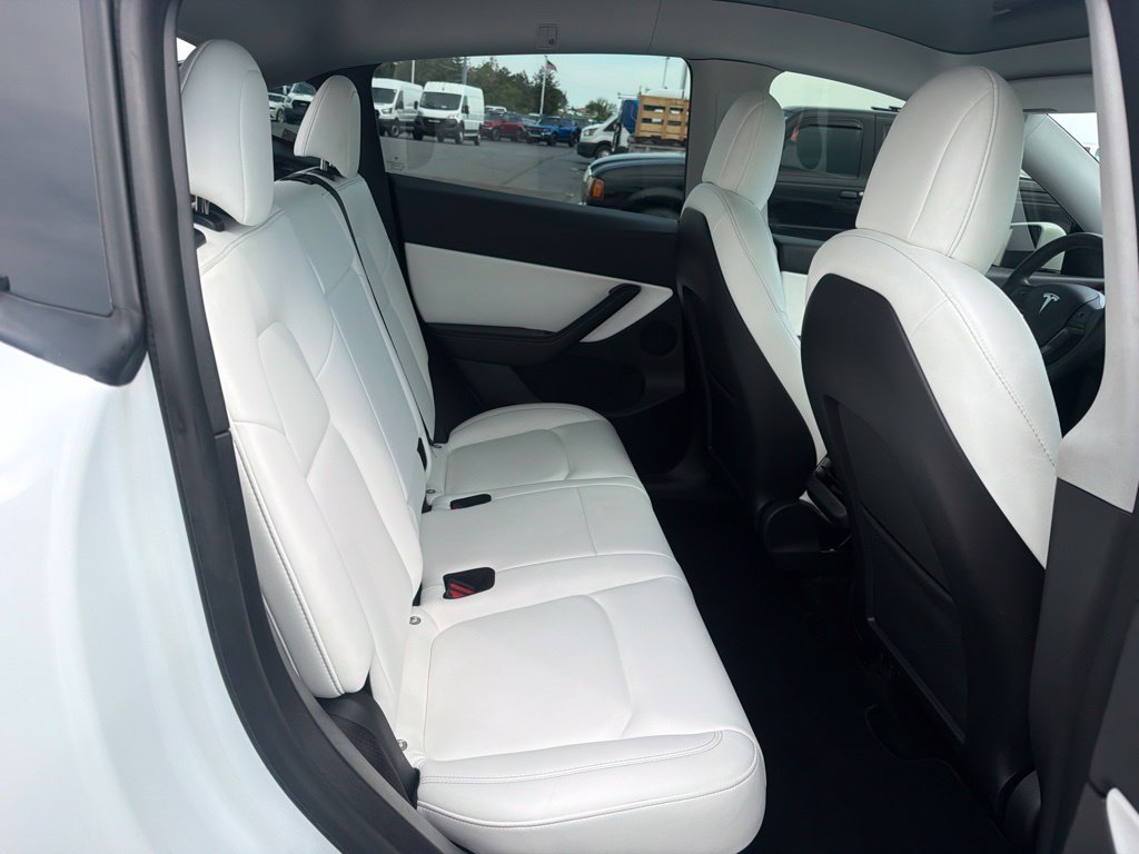 Used 2021 Tesla Model Y Long Range AWD/4WD image 40