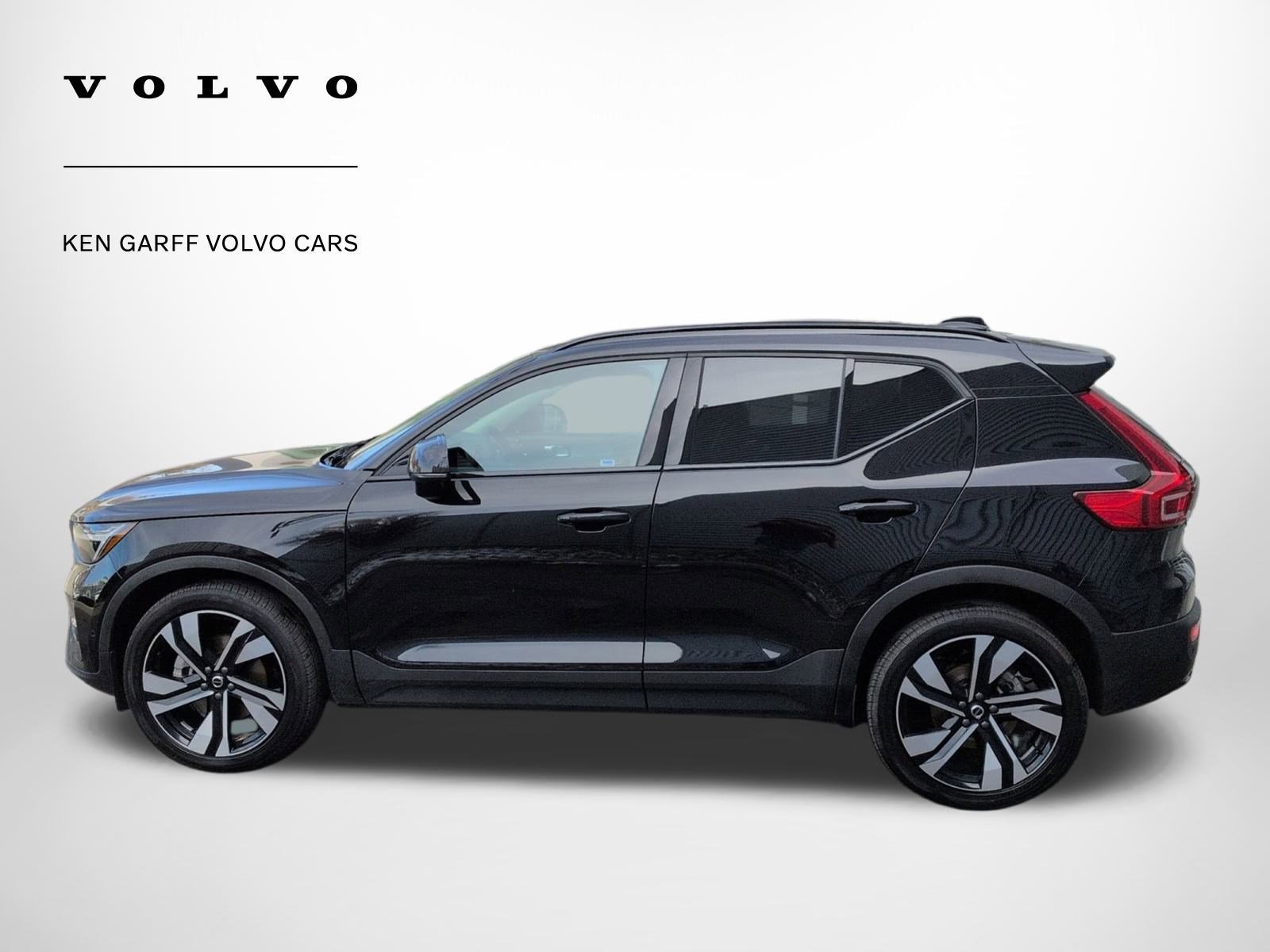 Used 2024 Volvo XC40 B5 Plus image 7