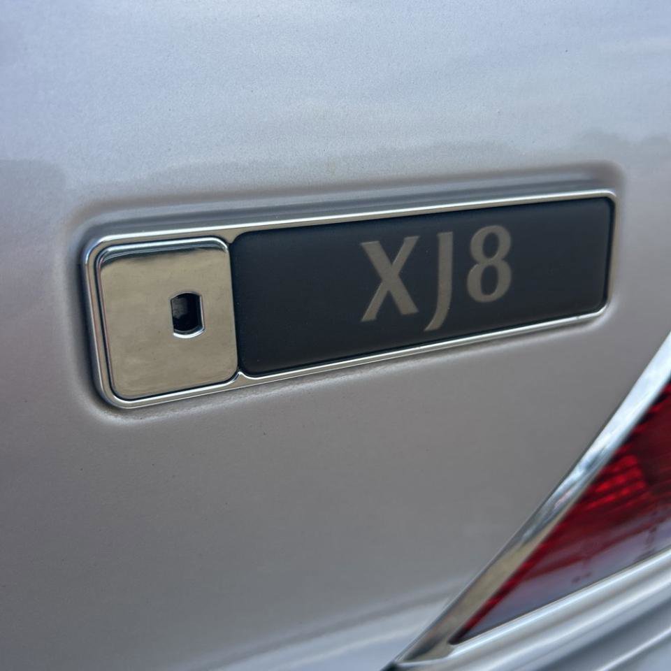 Used 2002 Jaguar XJ8 image 13