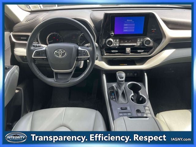 Used 2023 Toyota Highlander XLE AWD/4WD image 15