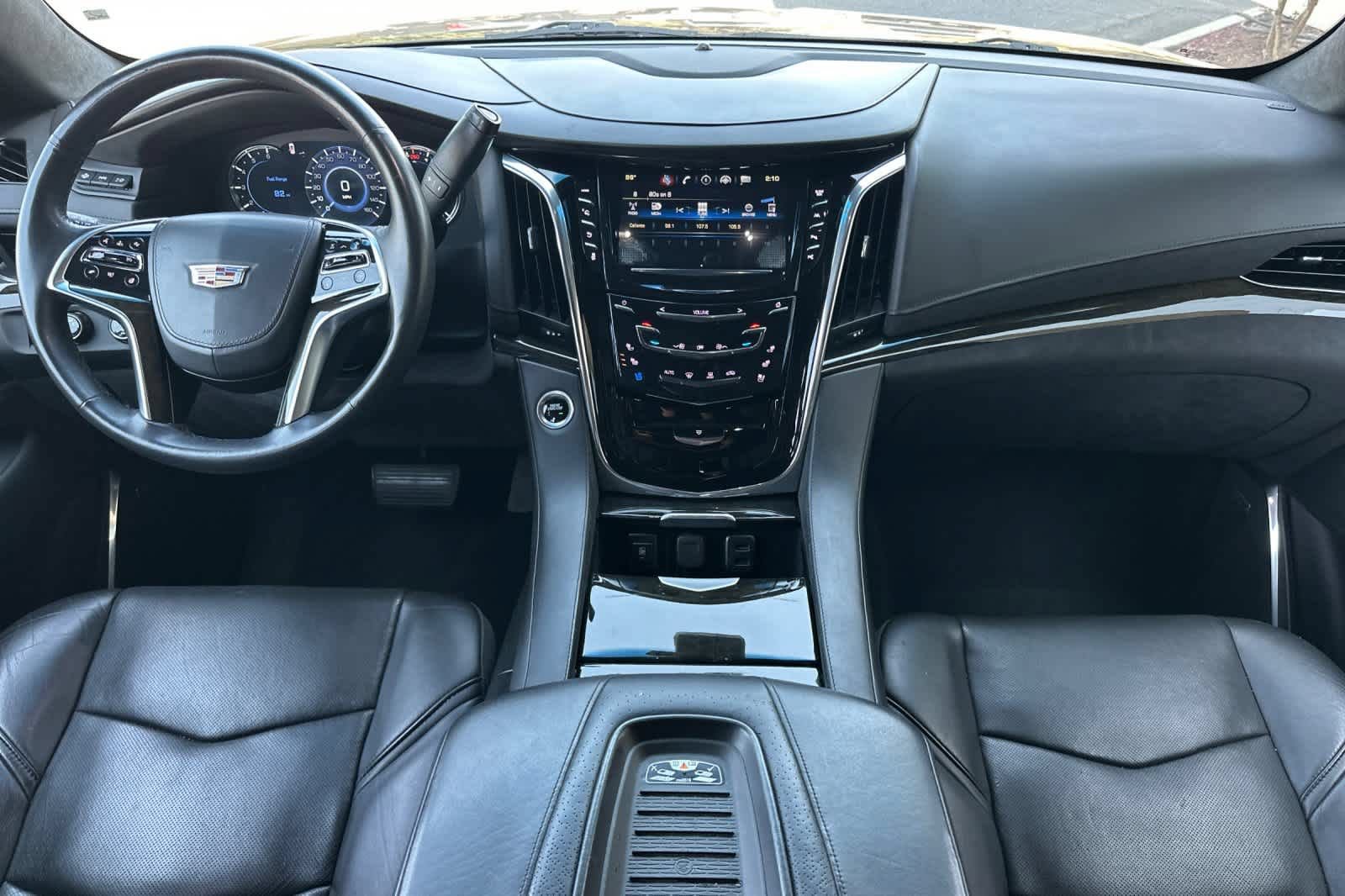 Used 2018 Cadillac Escalade Platinum AWD/4WD image 3