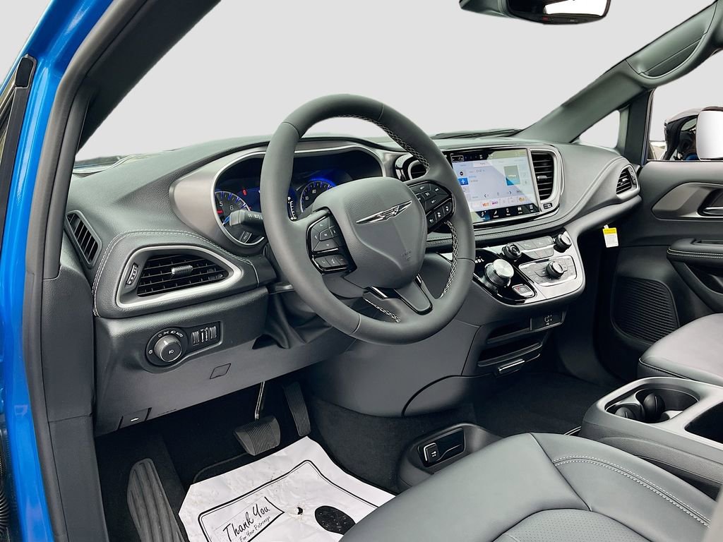 New 2026 Chrysler Pacifica Select image 9