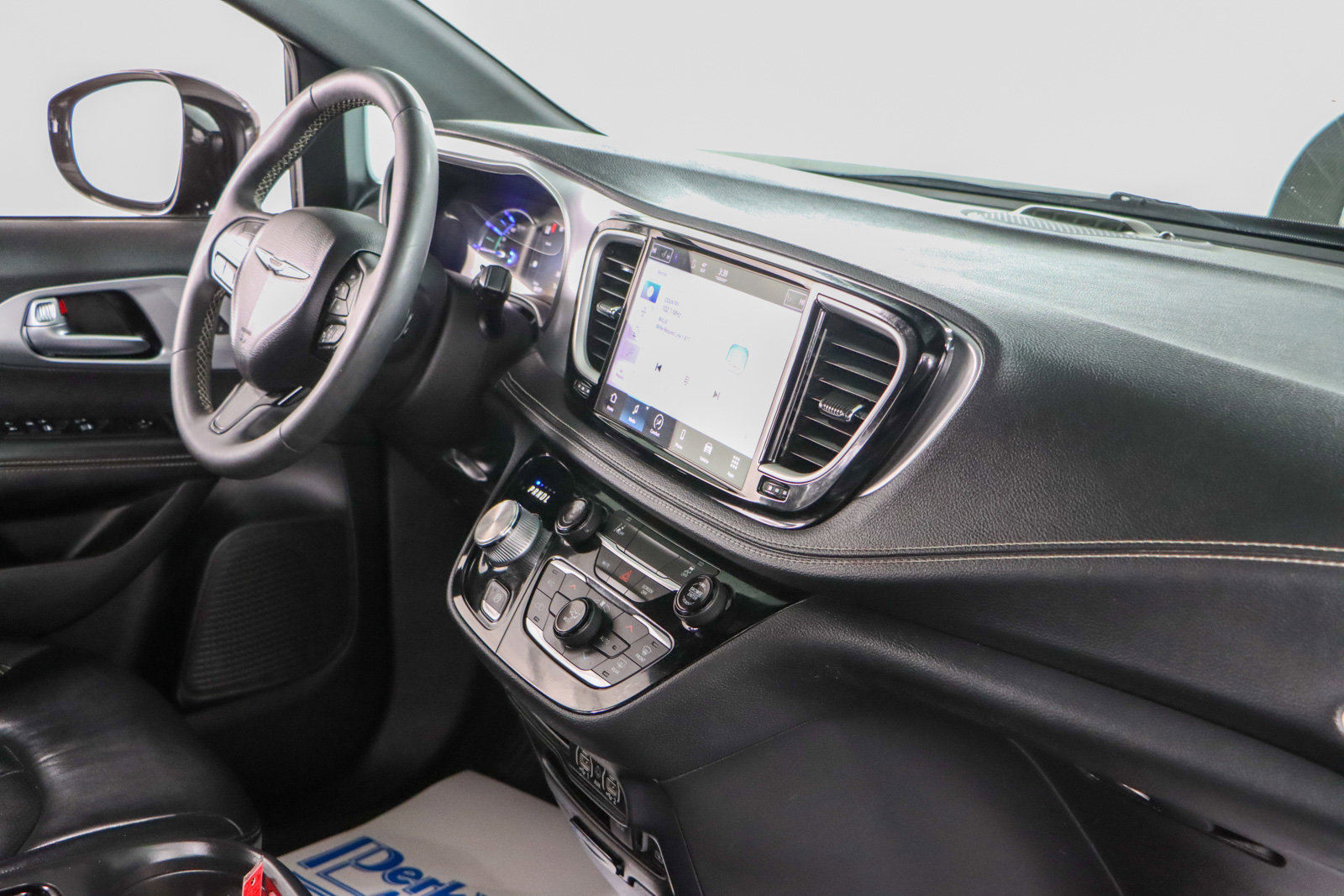 Used 2022 Chrysler Pacifica Touring-L w/ S Appearance Package image 26