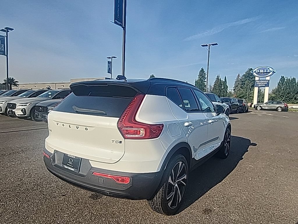 Used 2022 Volvo XC40 T5 R-Design w/ Advanced Package AWD/4WD image 5