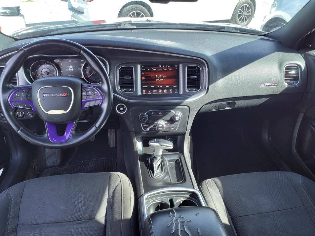 Used 2016 Dodge Charger SXT RWD image 8