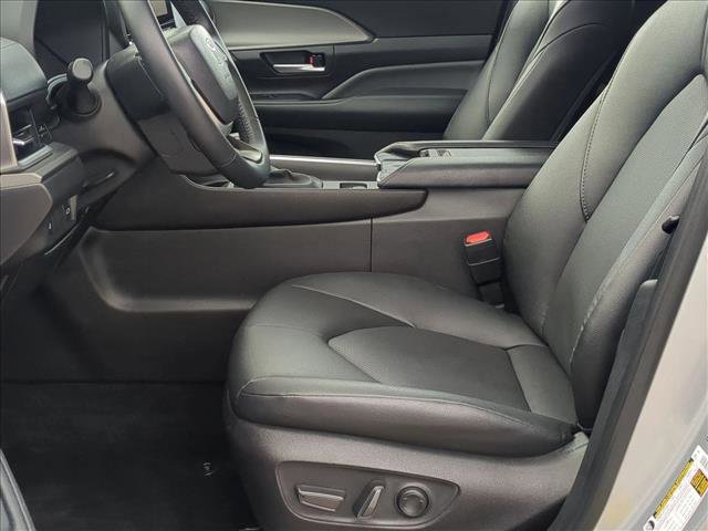 Used 2025 Toyota Grand Highlander FWD image 15