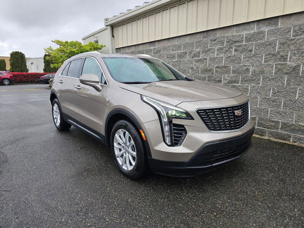Used 2023 Cadillac XT4 Luxury w/ Cold Weather Package AWD/4WD image 10