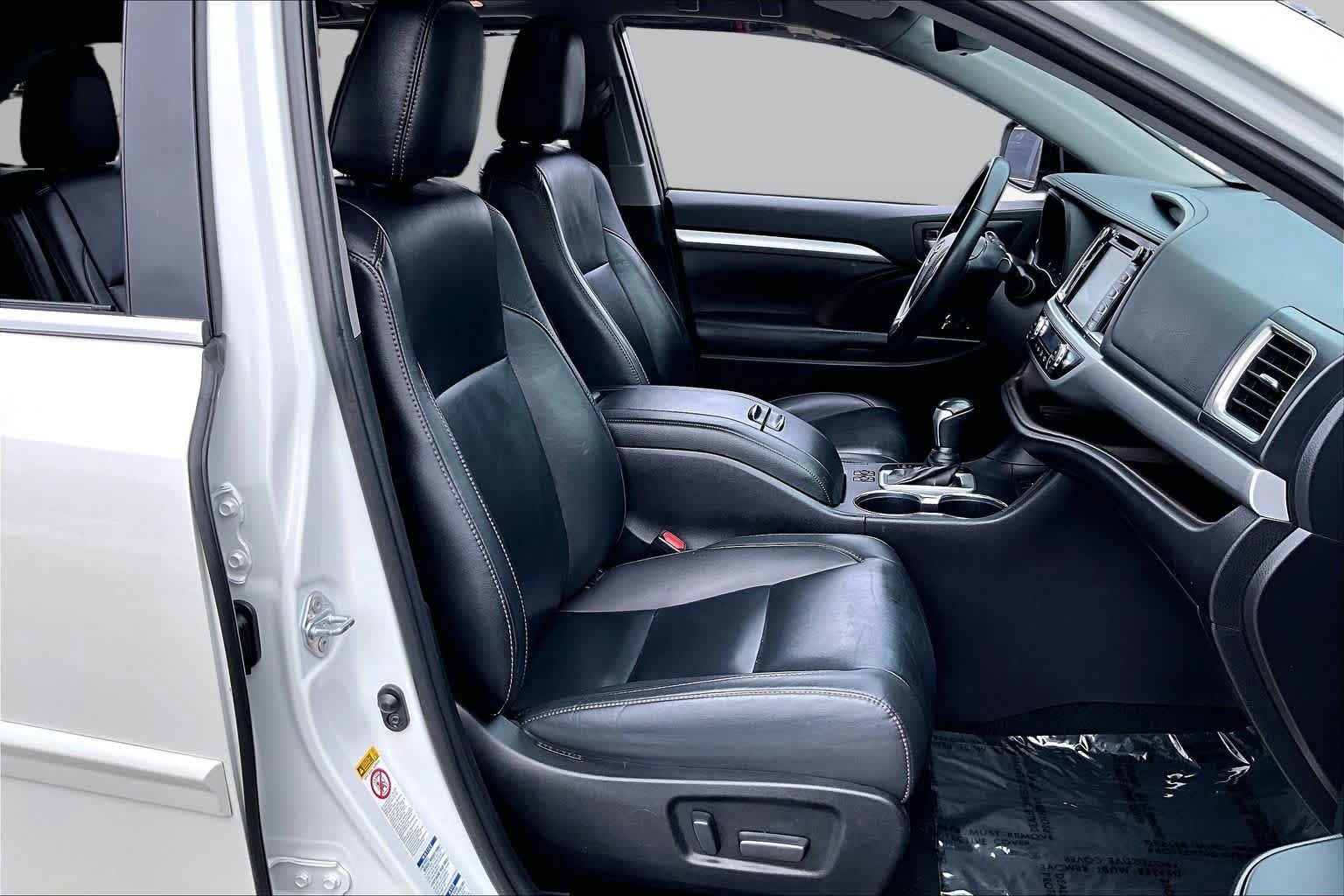 Used 2019 Toyota Highlander XLE AWD/4WD image 9