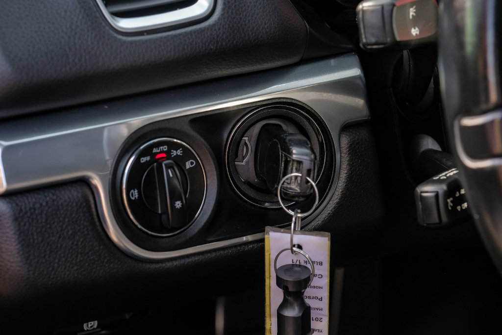 Used 2014 Porsche Cayman RWD image 23