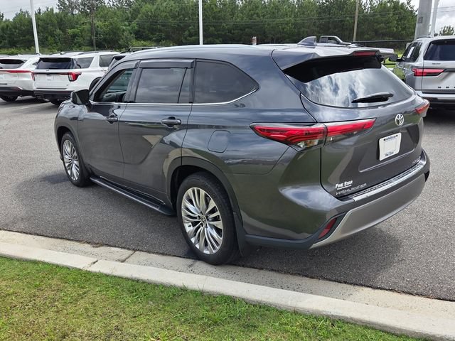 Used 2023 Toyota Highlander Platinum FWD image 8