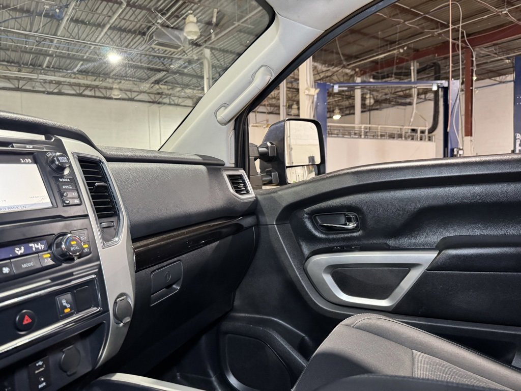 Used 2018 Nissan Titan SV w/ SV Convenience Package image 33