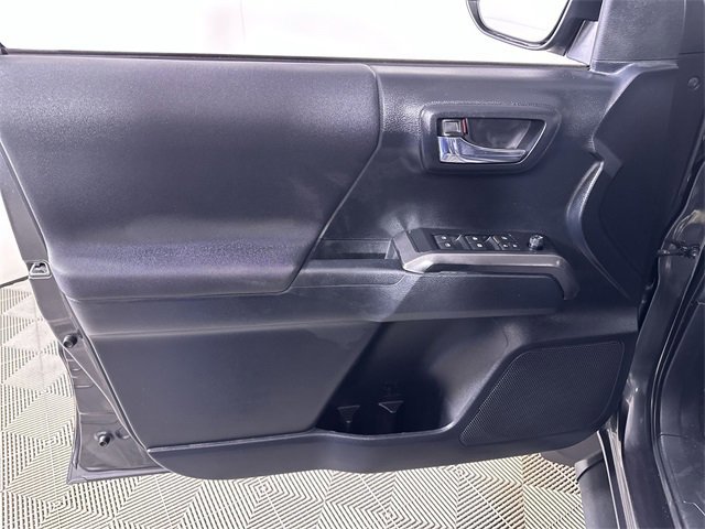 Used 2019 Toyota Tacoma TRD Sport w/ Technology Package image 23
