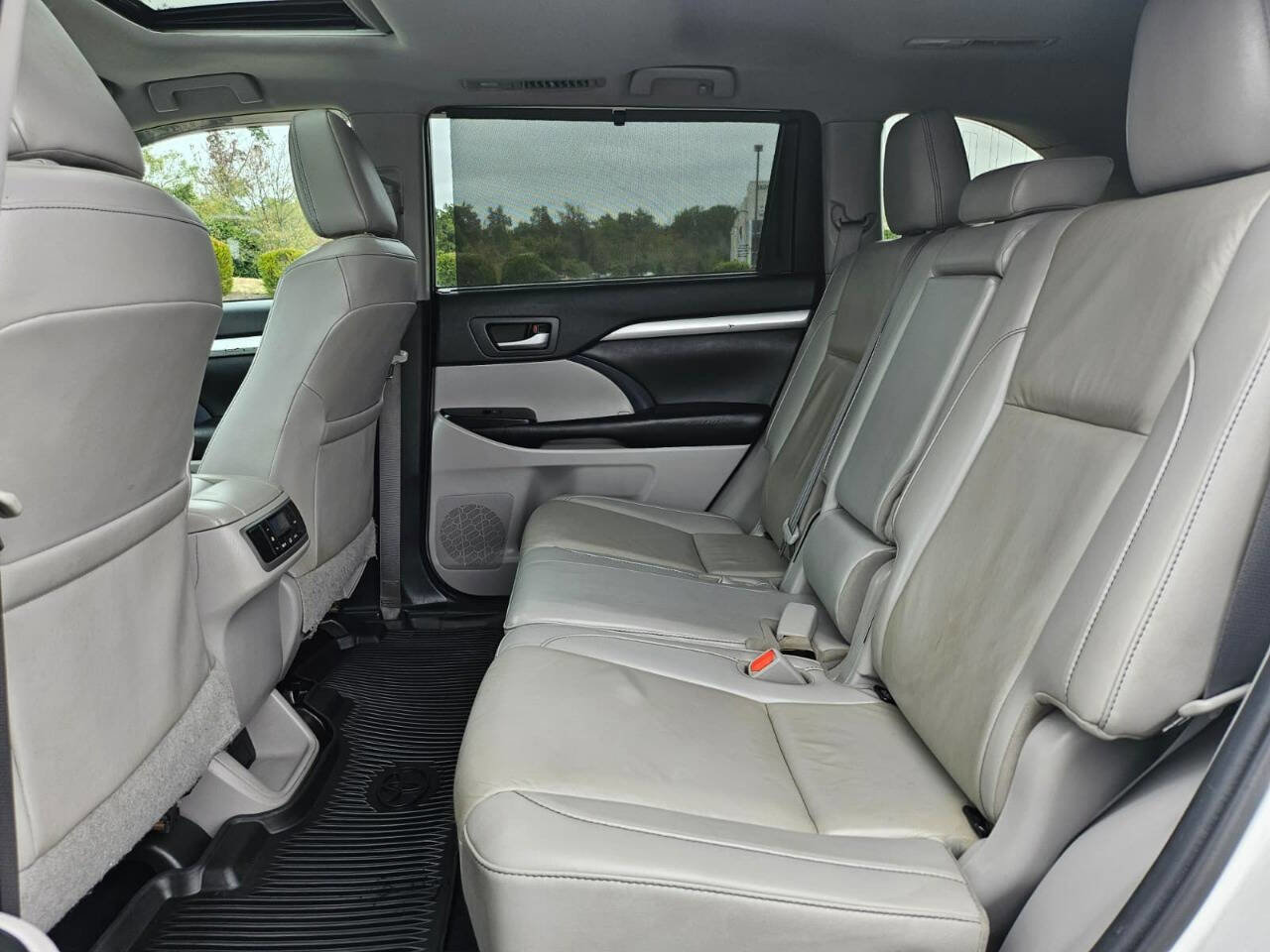 Used 2019 Toyota Highlander XLE image 11