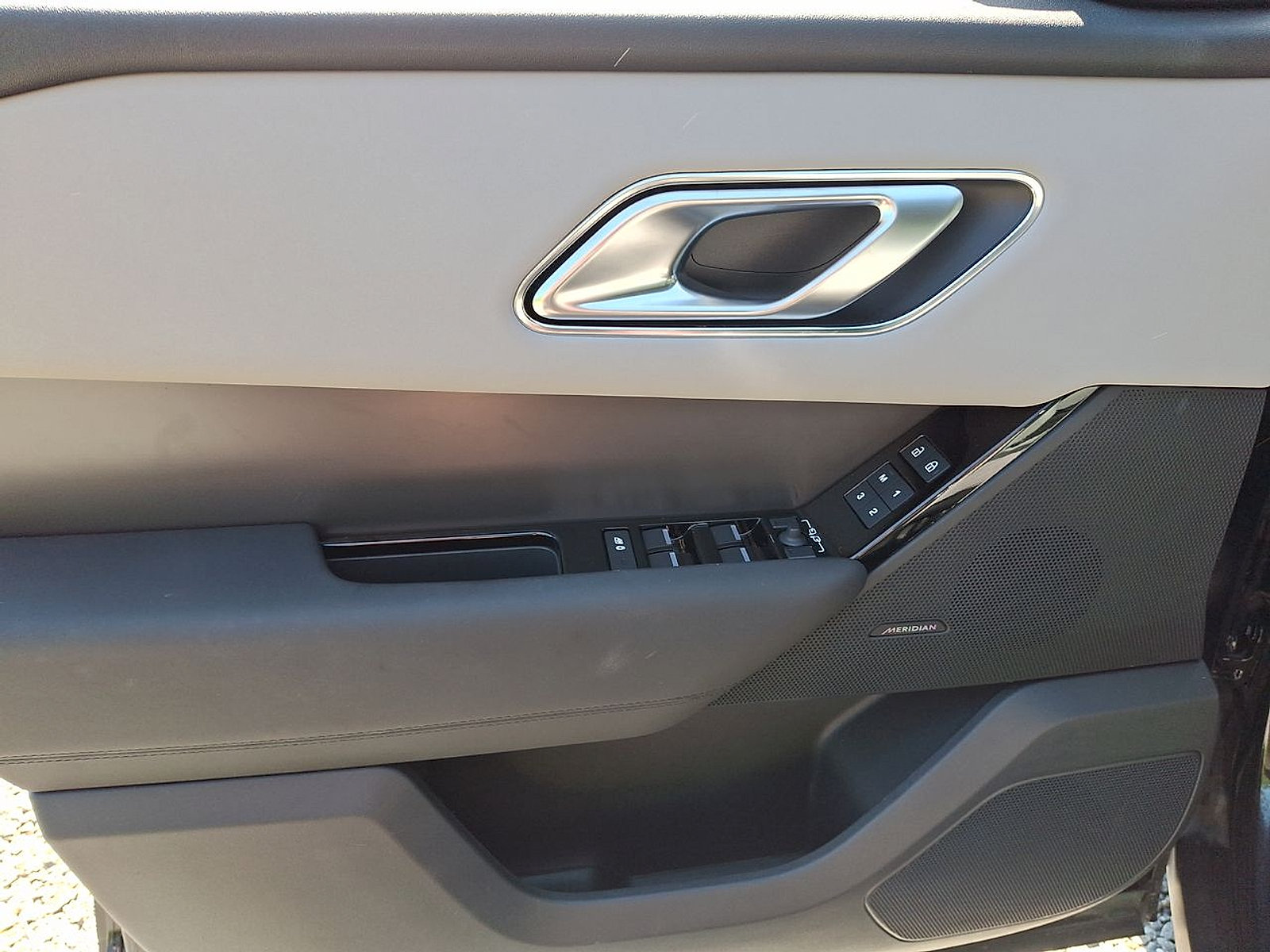 Certified 2026 Land Rover Range Rover Velar S AWD/4WD image 19