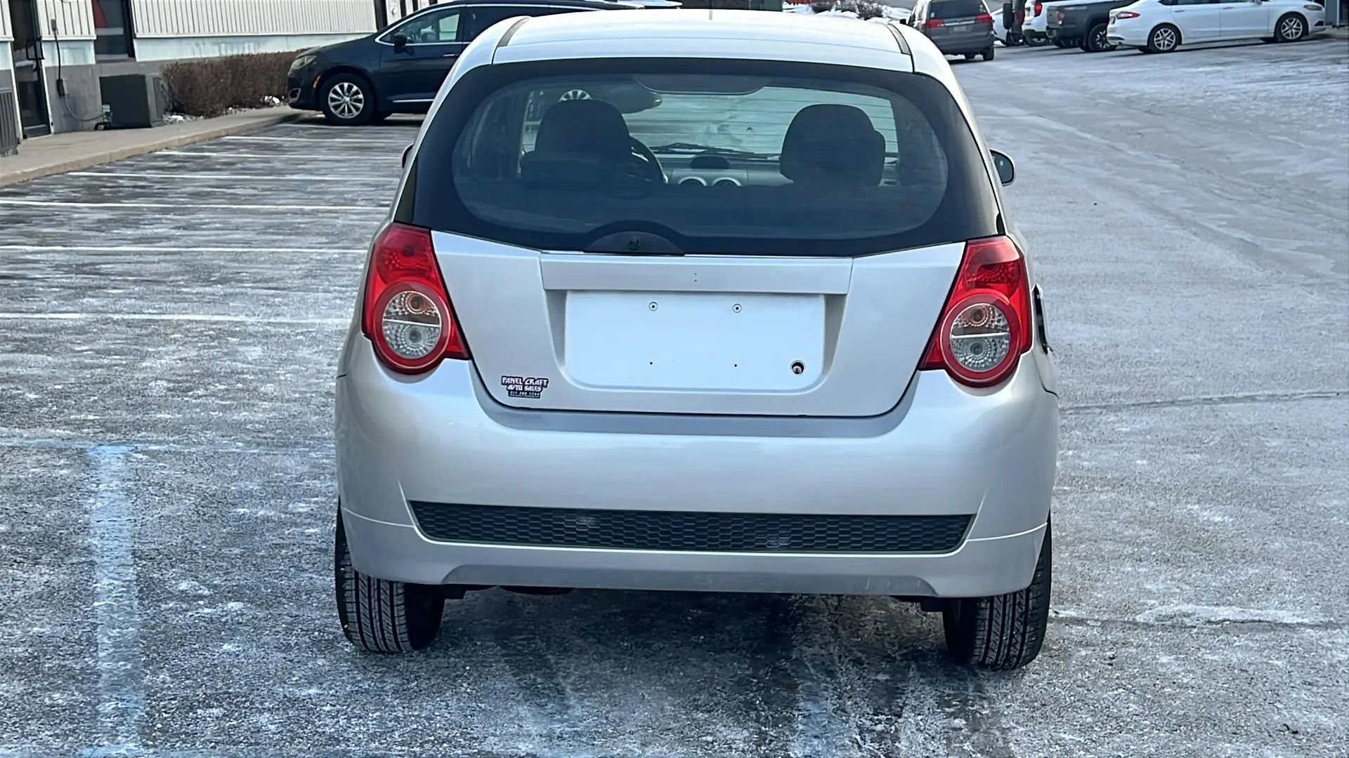 Used 2009 Chevrolet Aveo5 LT w/ Power and Convenience Package FWD image 4