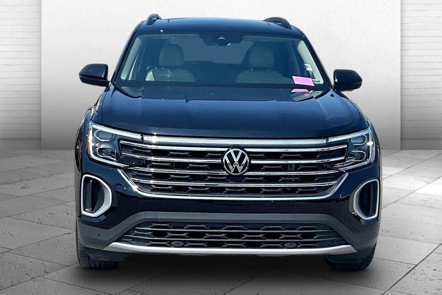Used 2024 Volkswagen Atlas SE AWD/4WD image 2