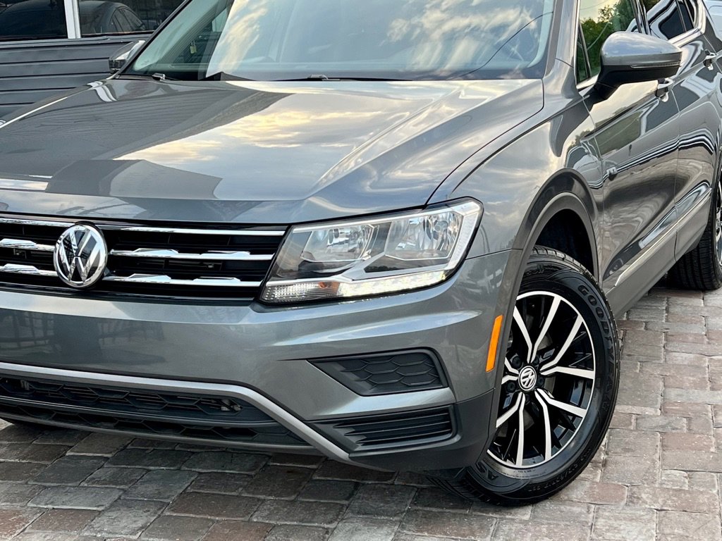 Used 2021 Volkswagen Tiguan SE w/ Panoramic Sunroof Package FWD image 25