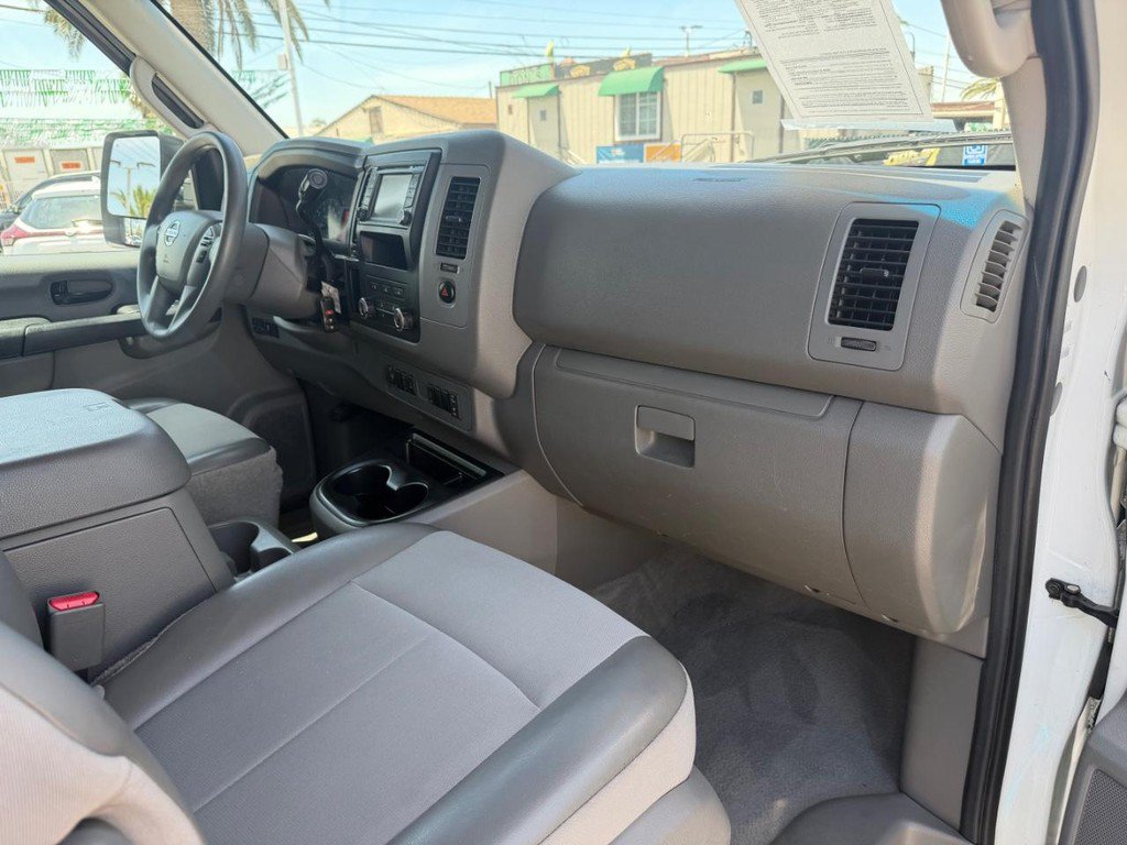 Used 2015 Nissan NV 3500 SV w/ Technology Package RWD image 20
