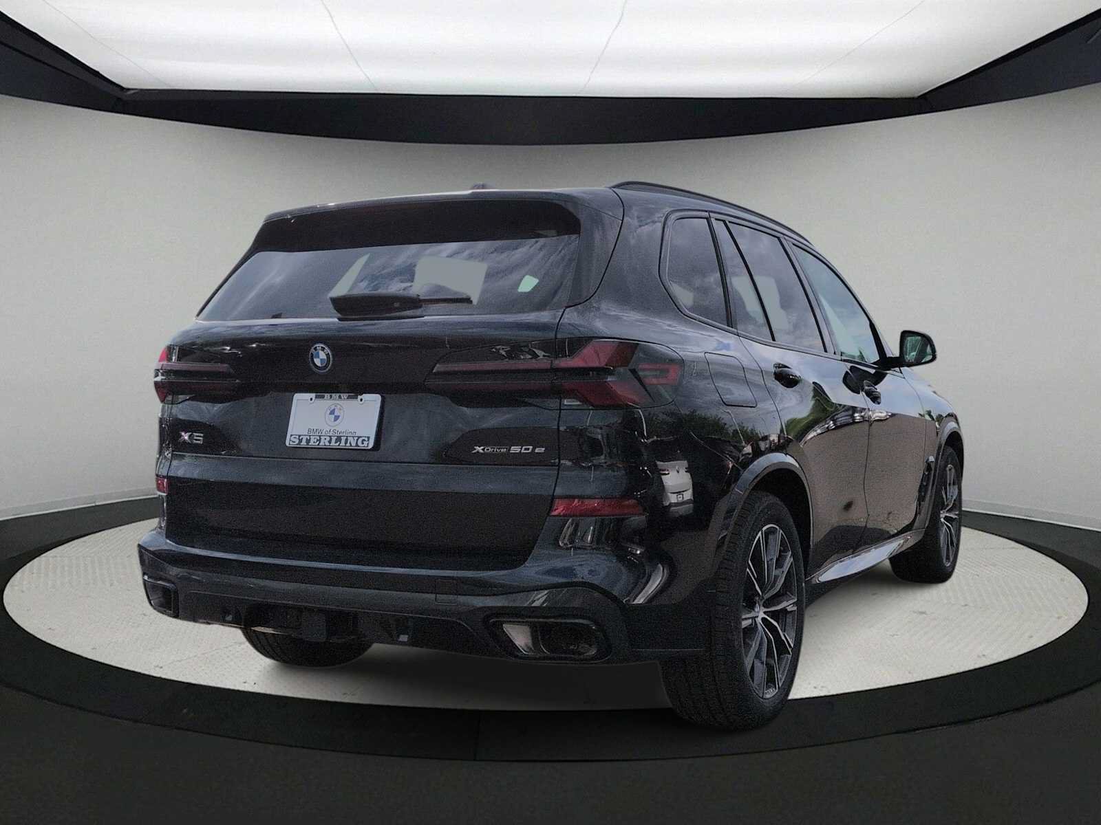 Used 2026 BMW X5 xDrive50e w/ M Sport Package AWD/4WD image 8