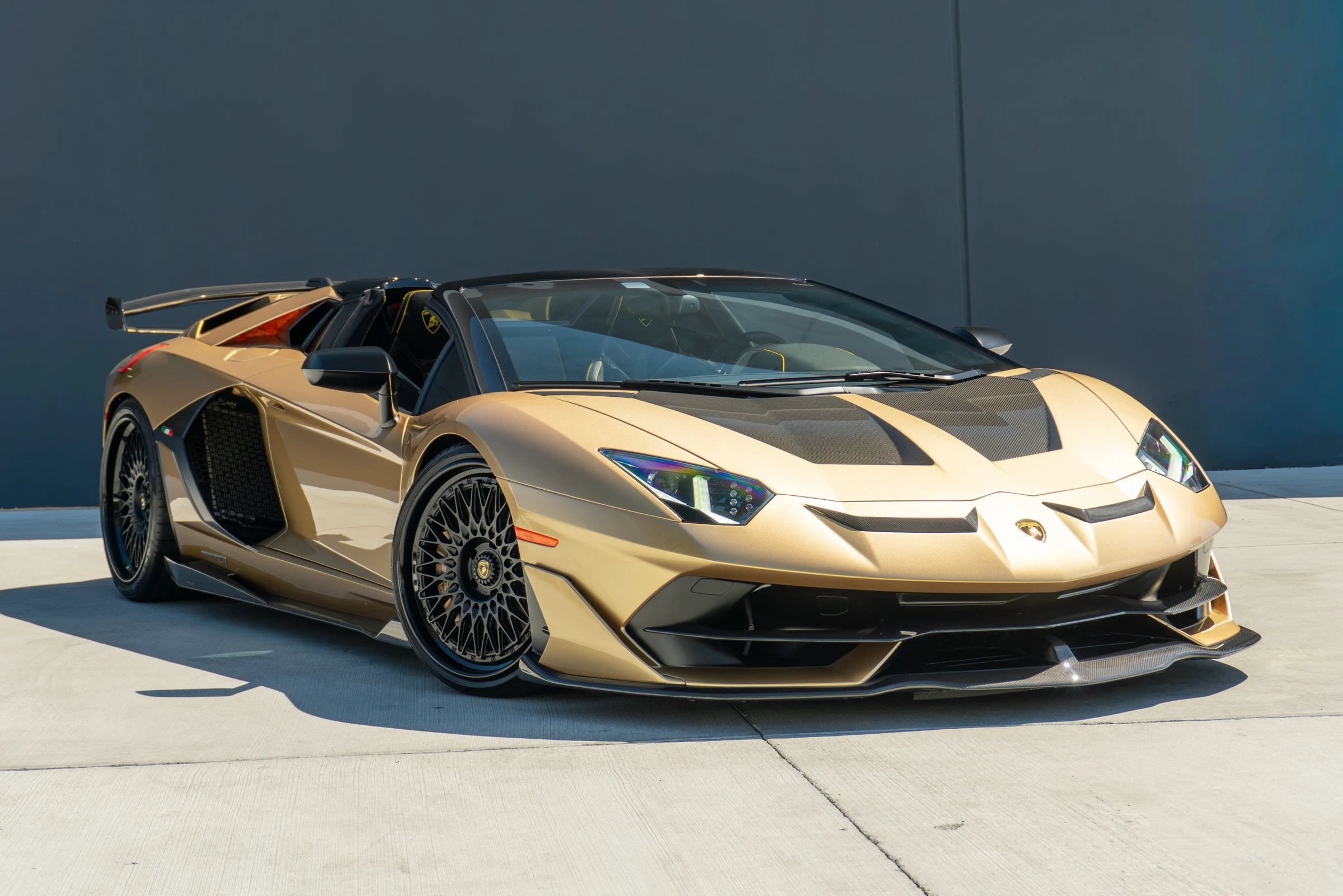 Used 2020 Lamborghini Aventador SVJ AWD/4WD image 5