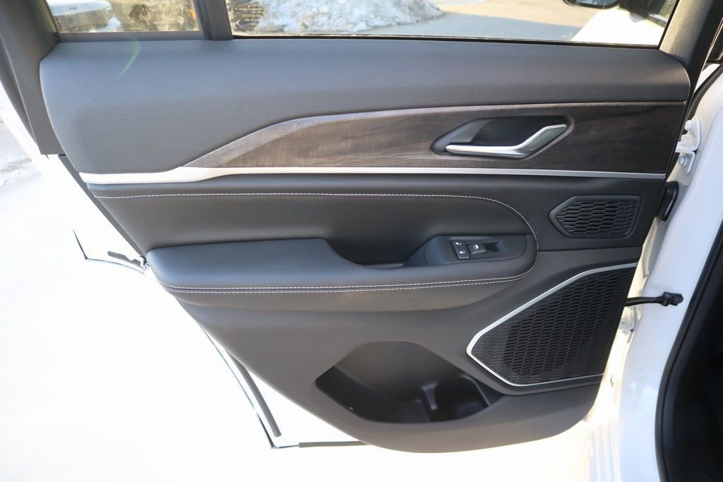 New 2026 Jeep Grand Cherokee Limited image 18