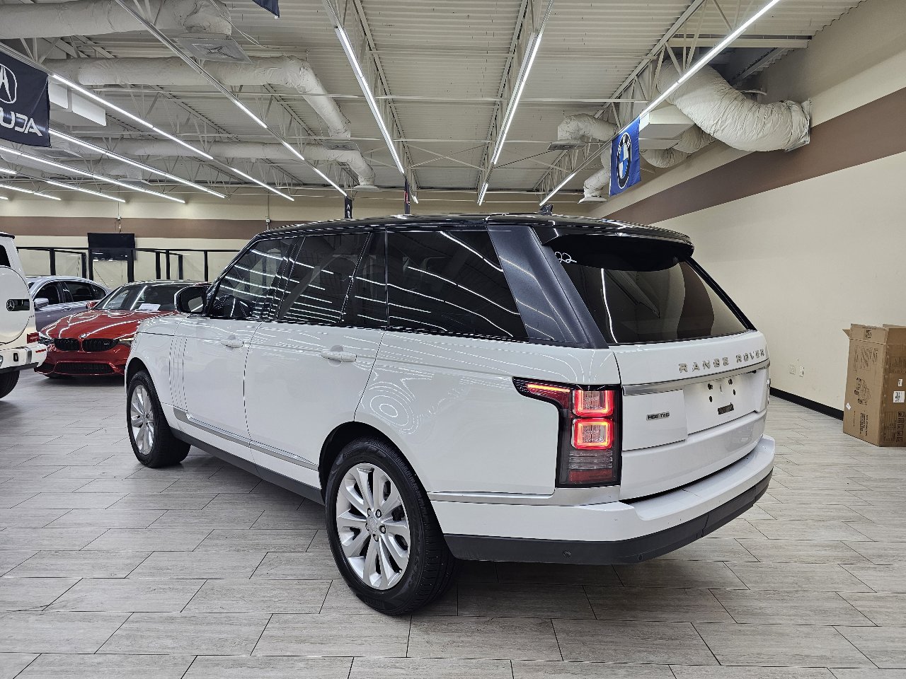 Used 2016 Land Rover Range Rover HSE image 9