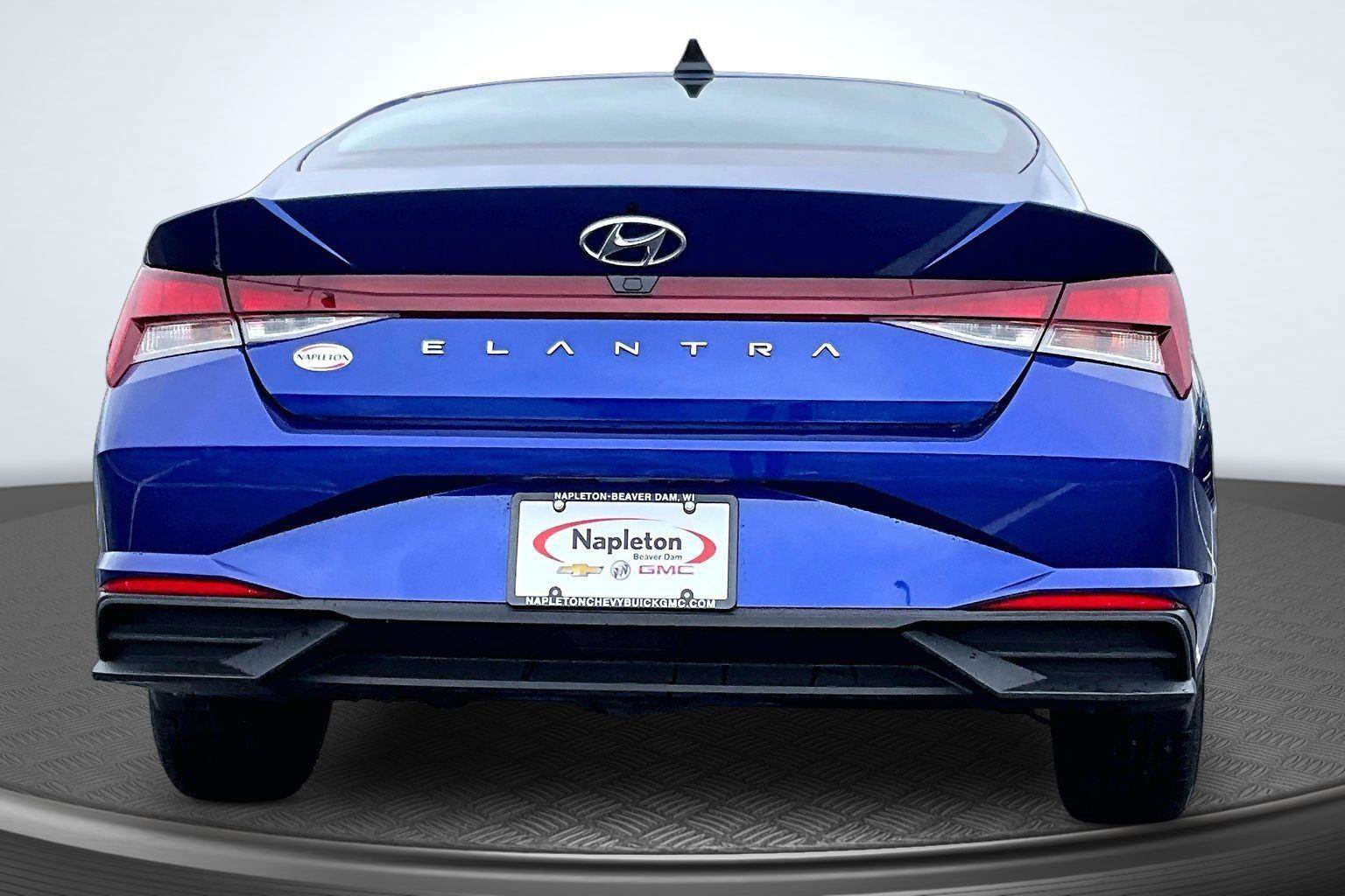 Used 2022 Hyundai Elantra SEL FWD image 4