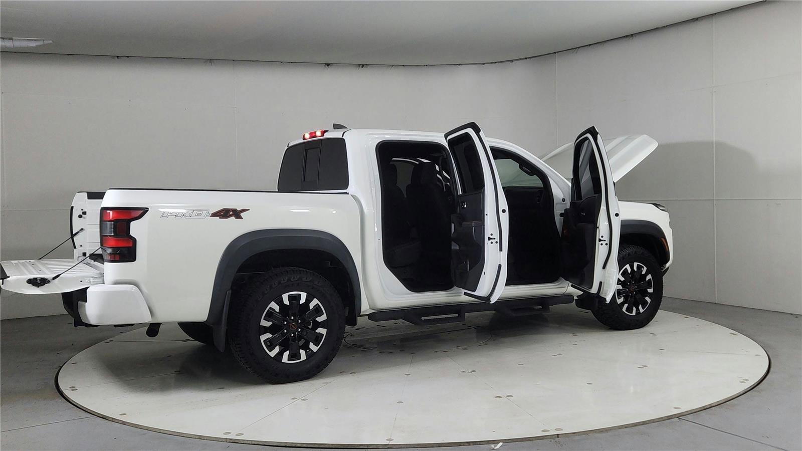 Used 2022 Nissan Frontier PRO-4X w/ Off-Road Protection Package image 12