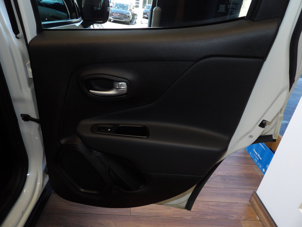 Used 2023 Jeep Renegade Trailhawk AWD/4WD image 15