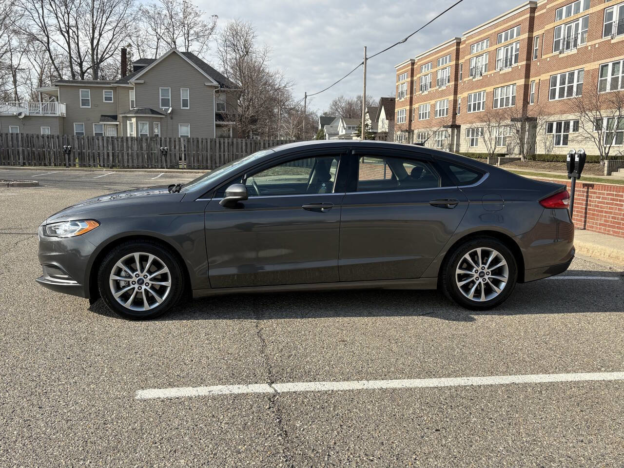 Used 2017 Ford Fusion SE w/ Fusion SE Technology Package FWD image 15