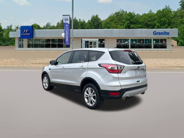 Used 2017 Ford Escape SE w/ SE Cold Weather Package AWD/4WD image 9