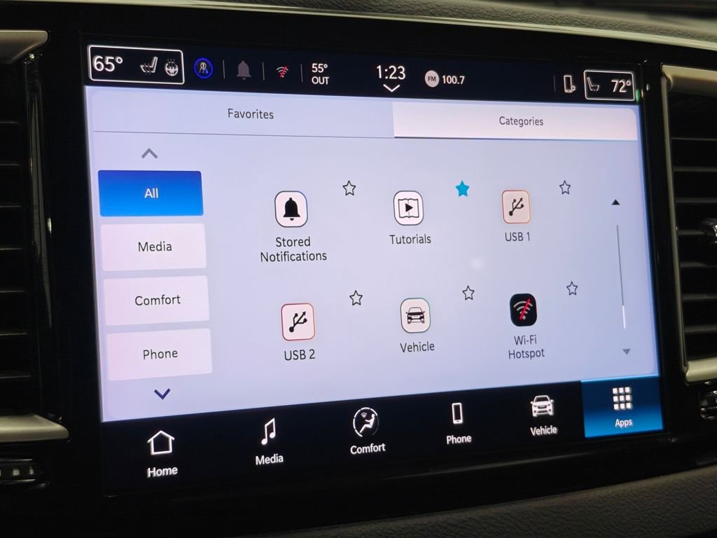 Used 2025 Chrysler Pacifica Select image 46