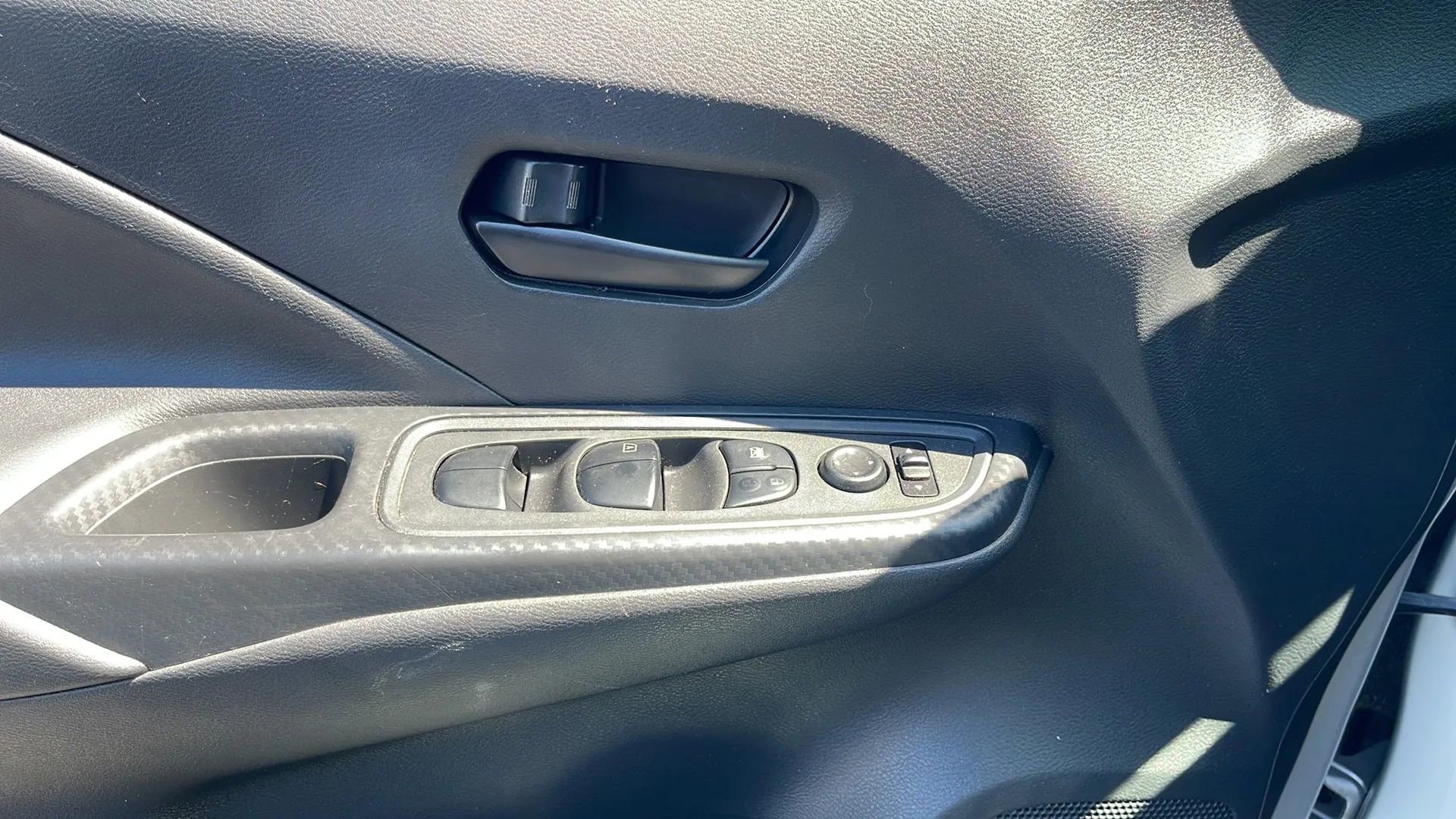 Used 2020 Nissan Versa S FWD image 18
