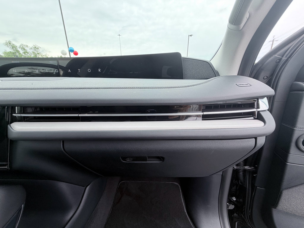 Used 2026 Lincoln Navigator Reserve AWD/4WD image 22