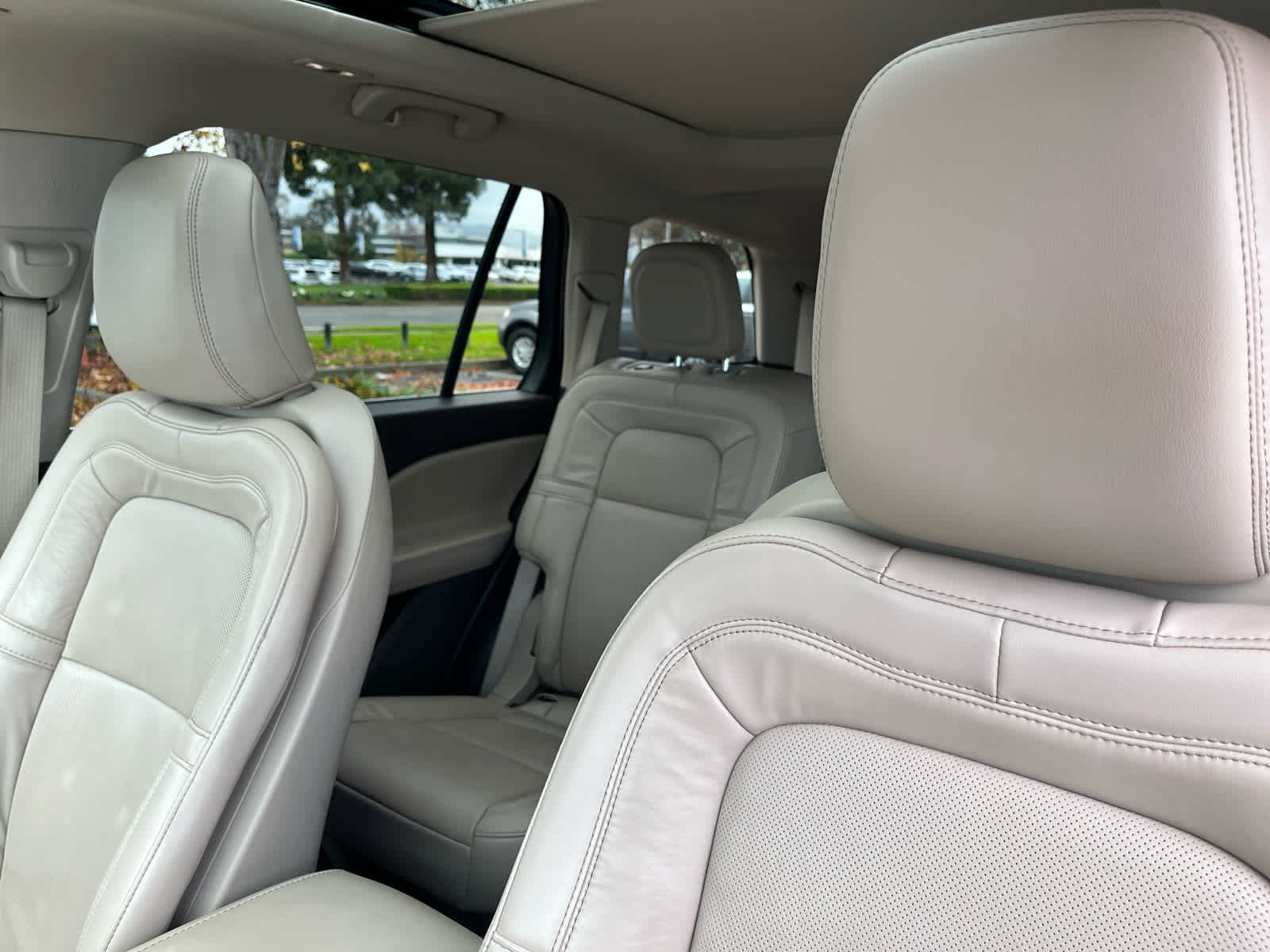 Used 2023 Lincoln Aviator Reserve w/ Elements Package Plus image 34