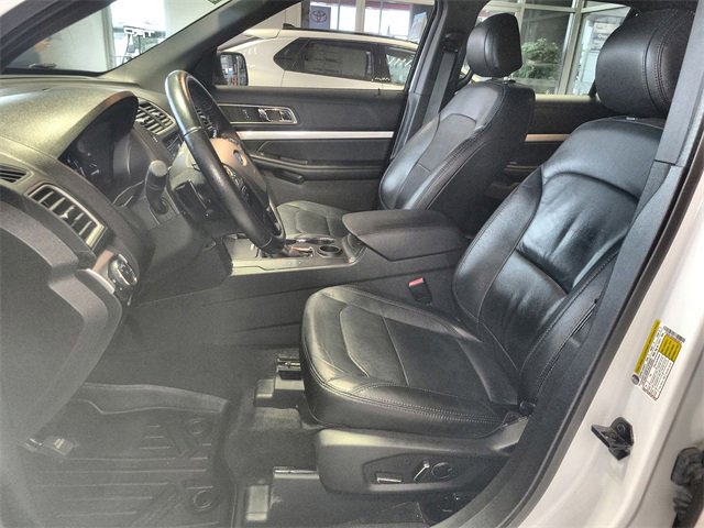 Used 2017 Ford Explorer XLT w/ Equipment Group 202A image 12