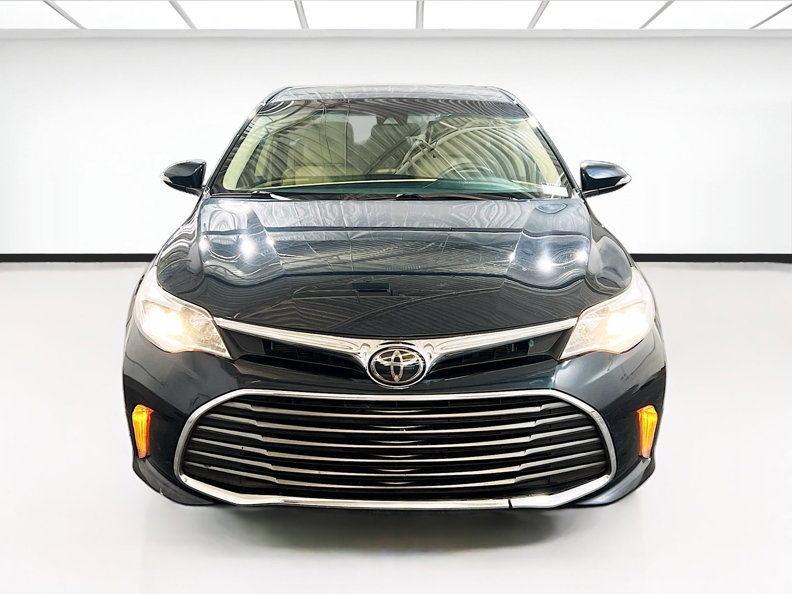 Used 2018 Toyota Avalon XLE w/ Carpet Mat Package FWD image 2